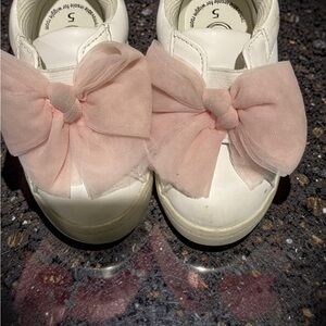 Wonder Nation Cream and Pink Bow Kids Sneakers